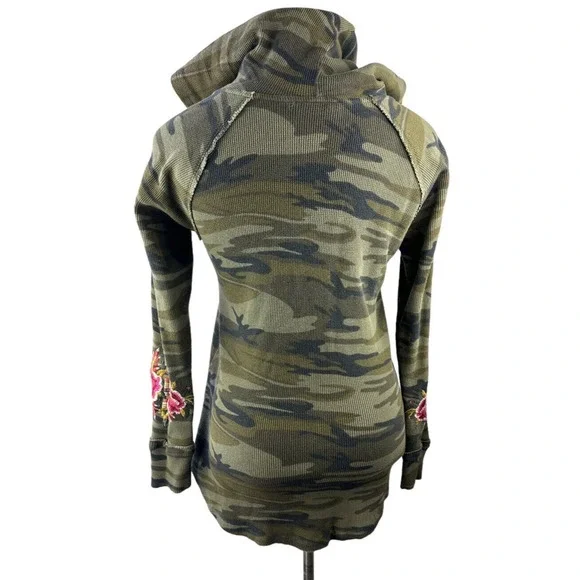 Johnny Was Thermal Waffle Knit Embroidered Camo Hoodie Pullover Green Size Small - Picture 5 of 11